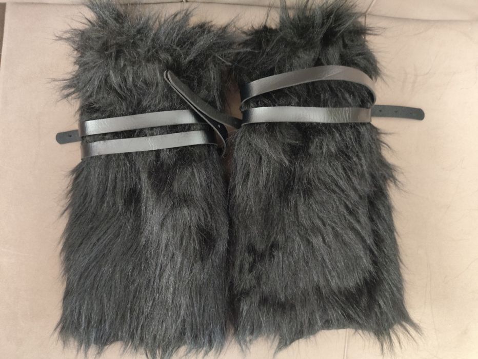 продам y2k черные пушистые гетры с ремешками