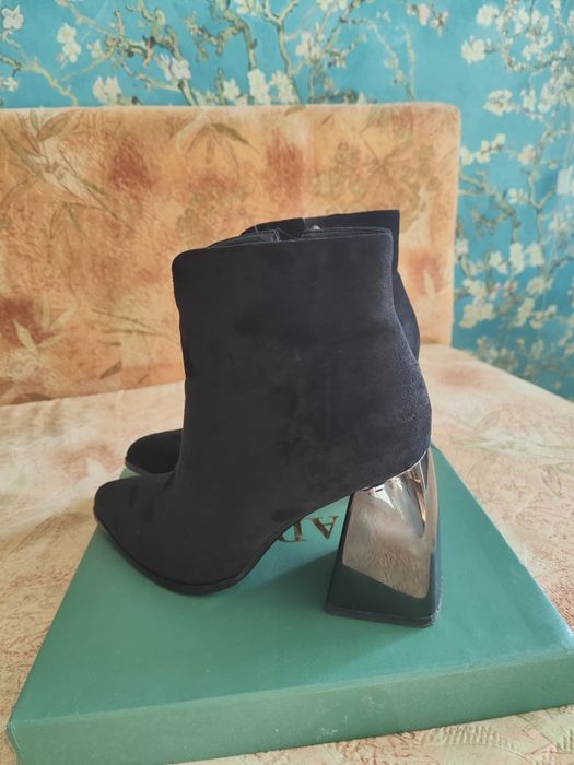 Ботильоны замшевые 39