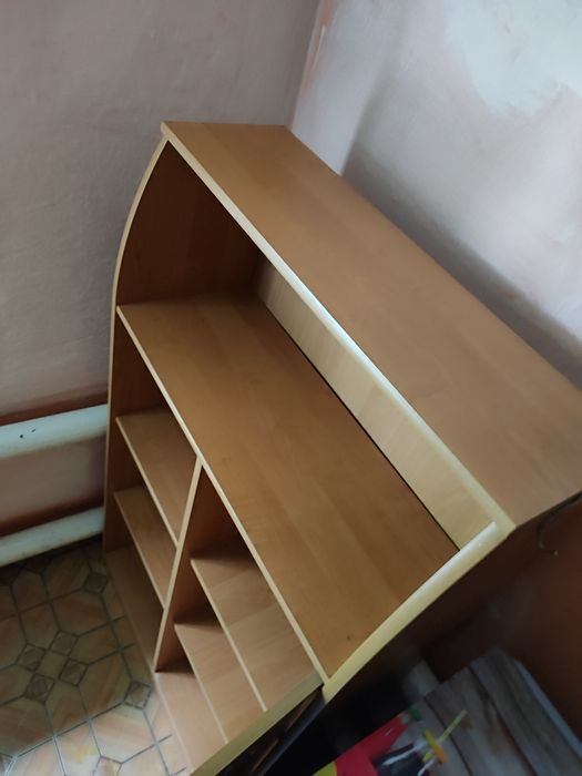 Шкаф книжный      .