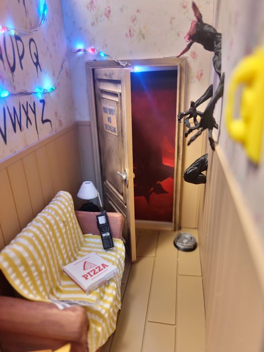 Booknook, декорация за библиотека Stranger Things