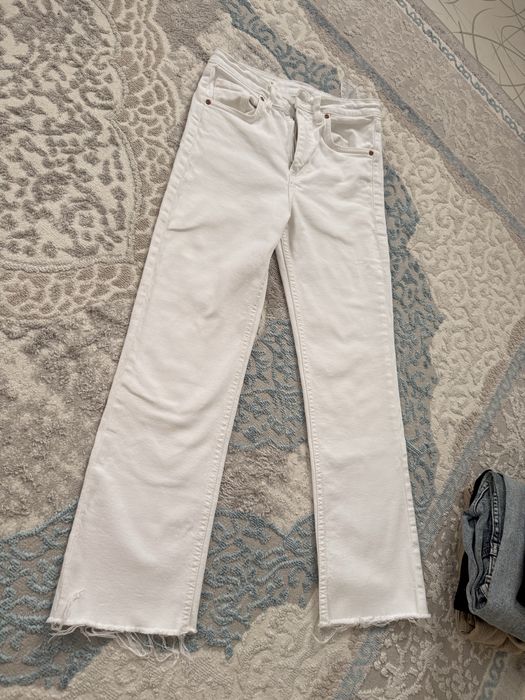 Джинсы белые Zara