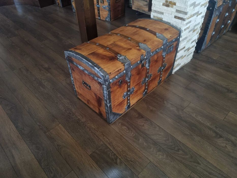 Стар дървен сандък/ракла/скрин