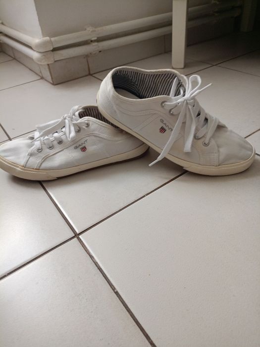 Vând tenesi Gant, purtați dar in stare buna, mărimea 41.