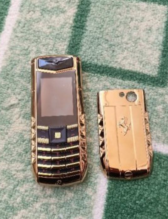 Мобилен телефон марка SERVO с две СИМ карти + кутия + зарядно - работи