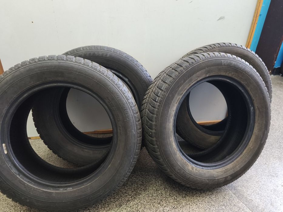 Гуми  зимна SUMITOMO 215/60/R16.