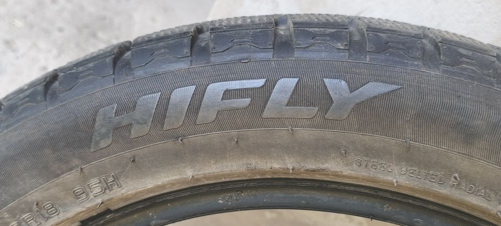 Продам зимние шины 225/50/18
