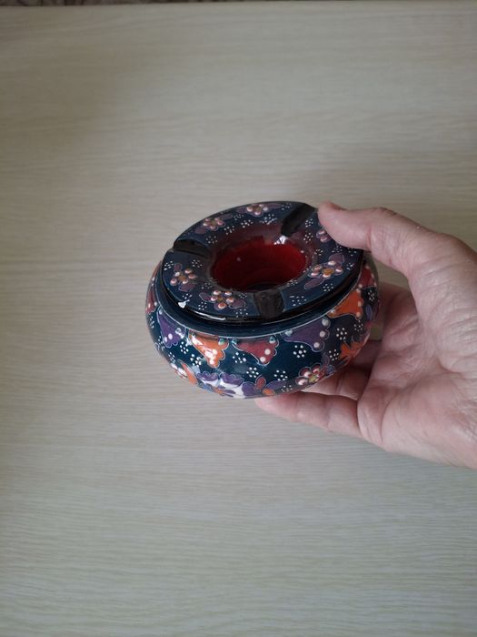 Керамическая пепельница