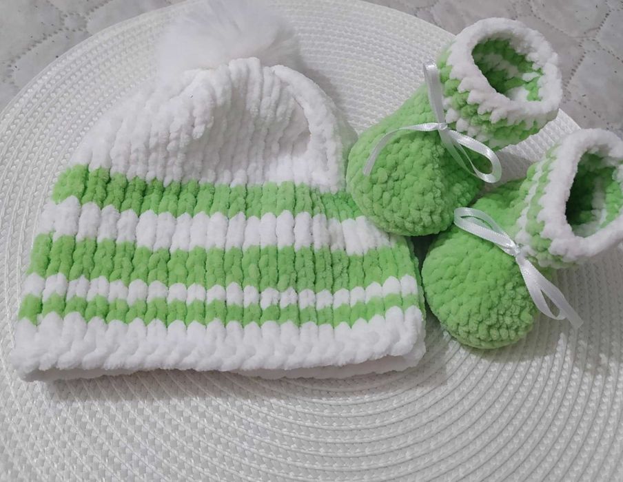 Ръчно плетени бебешки комплекти