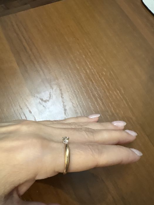 Продам кольцо с бриллиантами.