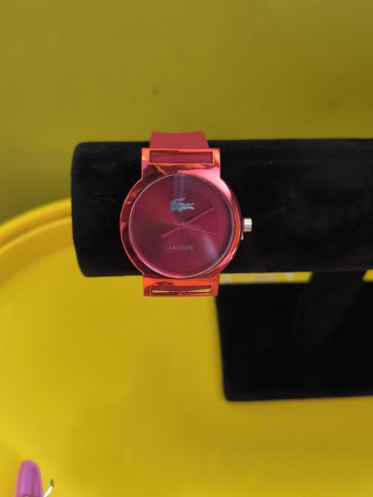 Елегантен Дизайн Часовник