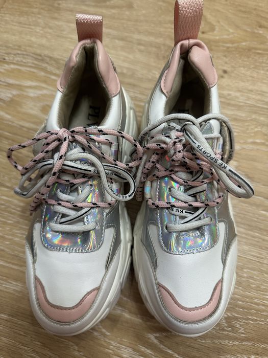 Продам кроссовки на платформе