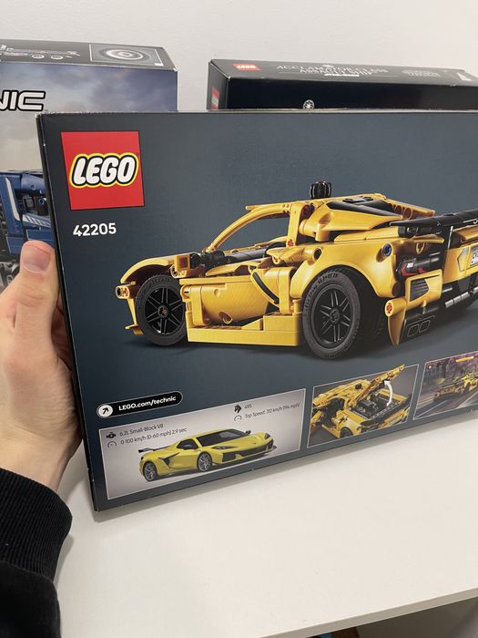 LEGO: Шевроле Корвет Стингрей Technic 42205
