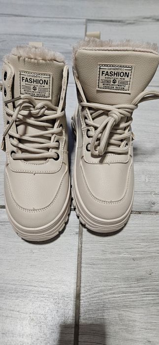 Ghete dama marimea 36 Nou