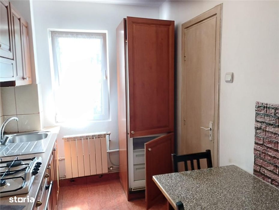 2 camere semidecomandate, Centru