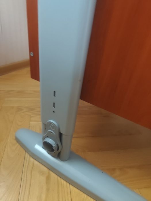 Продам парту трансформер, регулировка высоты