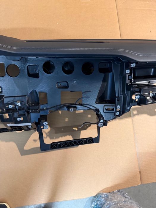 Plansa bord vw touareg 2018-2026