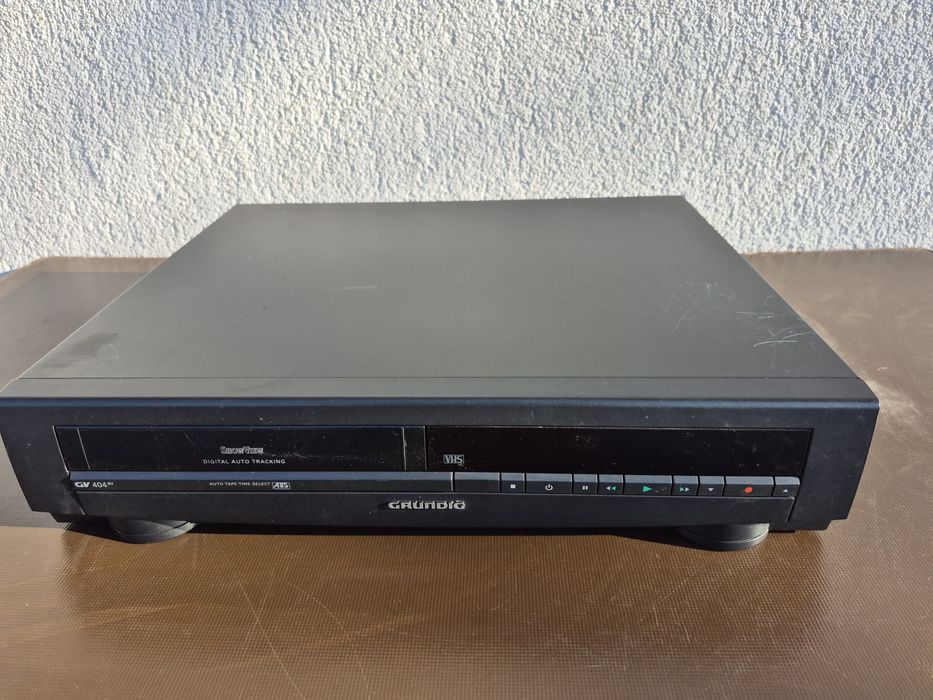 Vand video cassette recorder marca Grunding model GV404SV,Megalogic ,