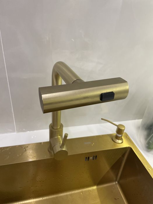 Смеситель на кухонную мойку