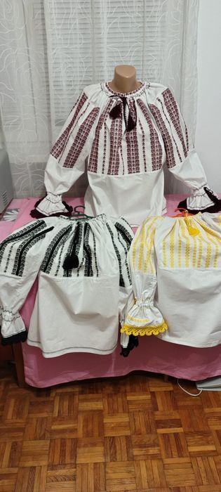 Ie tradițională, nouă, cu motive florale țesute