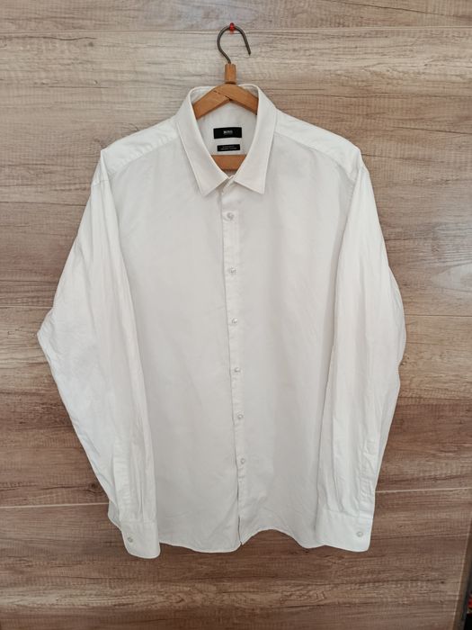 Рубашка бренда HUGO BOSS.