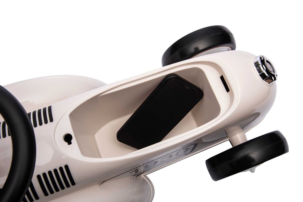 Masinuta premergator fara pedale Kinderauto Retro Baby Car White