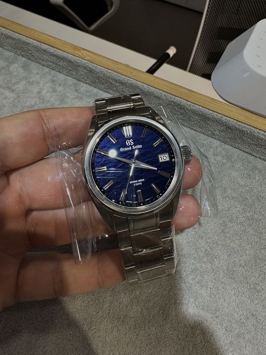 В продаже оригинальные часы Grand seiko