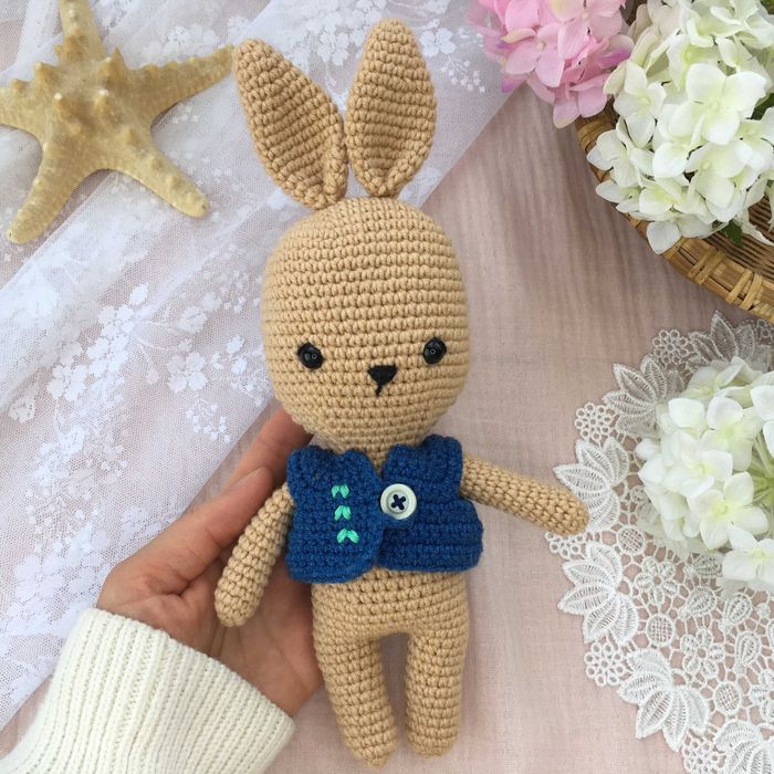 Плетена играчка зайче