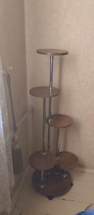 Продам этажерку для цветов.