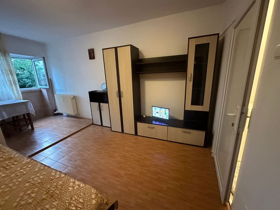 Închiriez garsonieră in Lapus