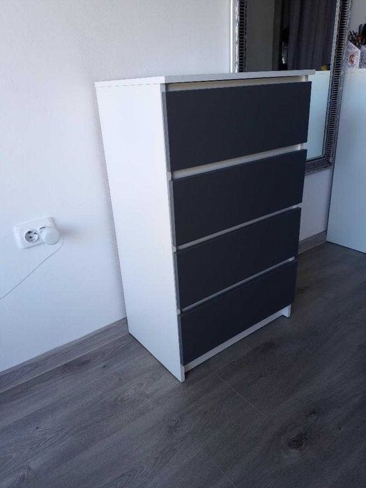 De vanzare 2 buc comode pret 480 lei neg.