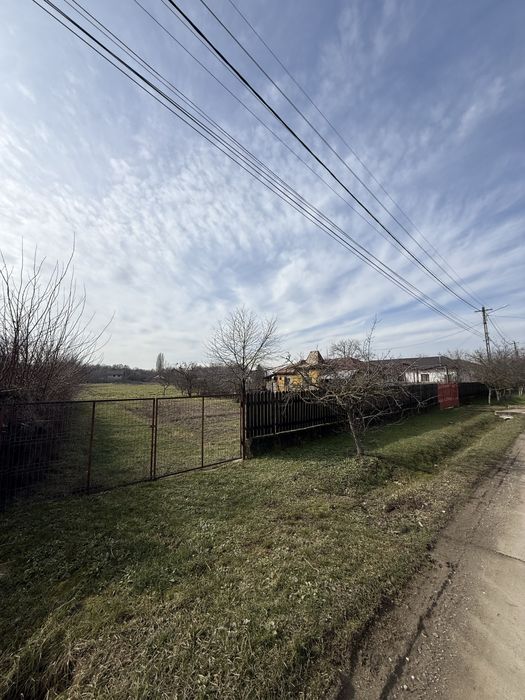 Teren intravilan STRADAL 3.776 mp – 10 km Târgoviște – utilități + lac