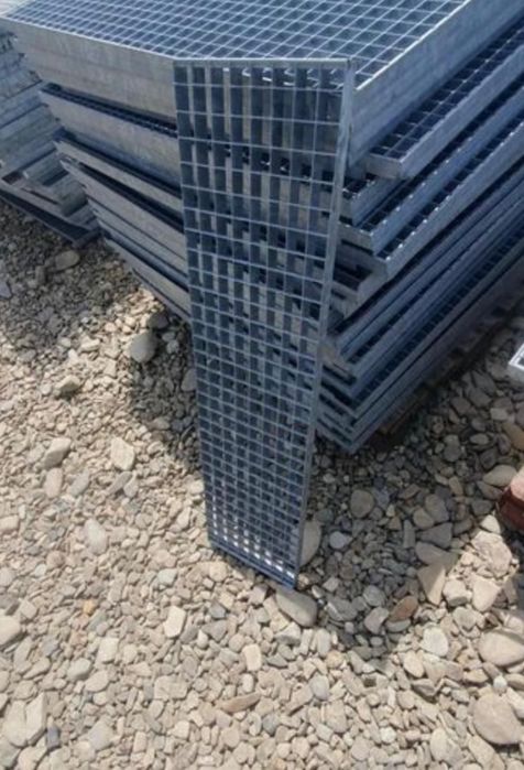Trepte zincate galvanizate
