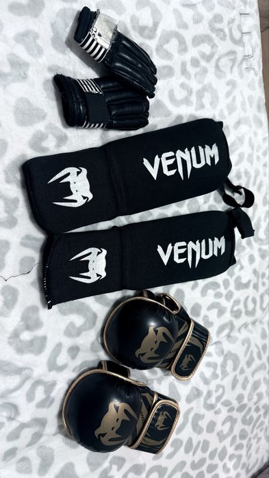 Продам черпешки , футы Venum + перчатки