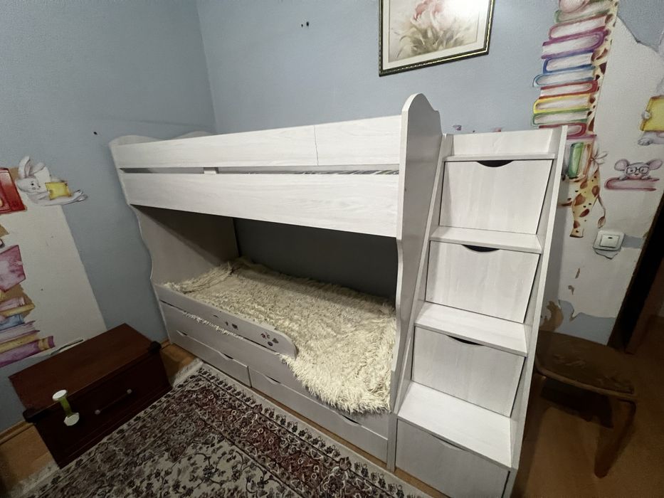Двухярусная кровать