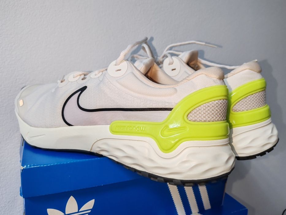Vind Adidași Nike mărimea 47 46
