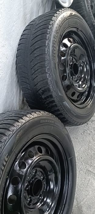 Баллоны с дисками и колпаками оригинал, от  Mitsubishi