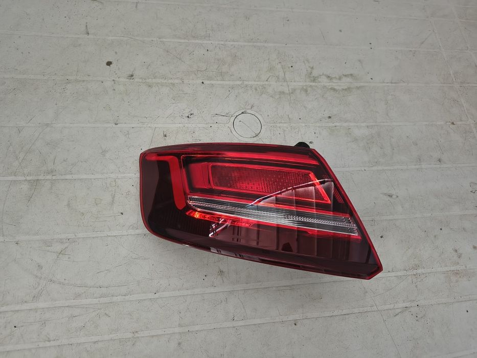 Lampa stânga spate audi A3 cod 8V4945069