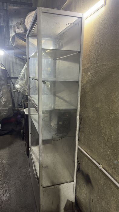 Стелаж стеклянный