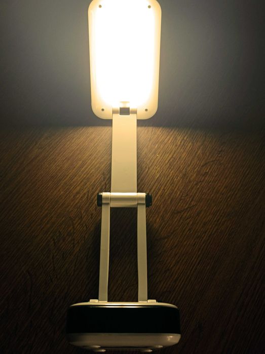 Veioza pliabila cu acumlator reincarcabil lunar