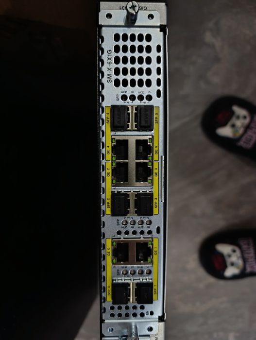 Рутер  Cisco ISR 4331 с 6-портов SM-X-6X1G модул и 100GB SSD