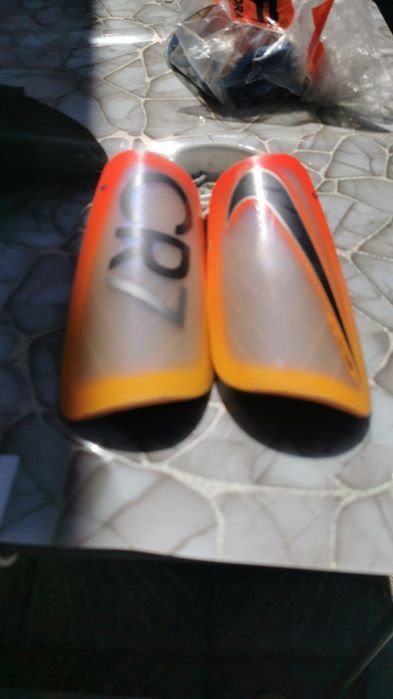 Футболни кори и ръкавици