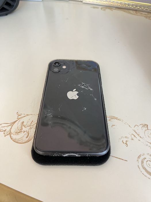 iPhone 11 64 ГБ в хорошем