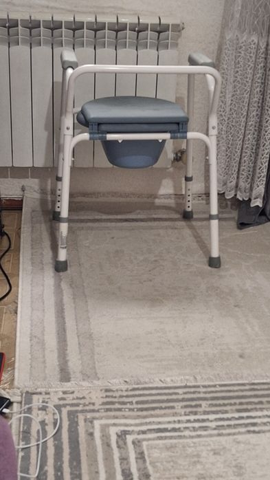 Санитарный стул туалет