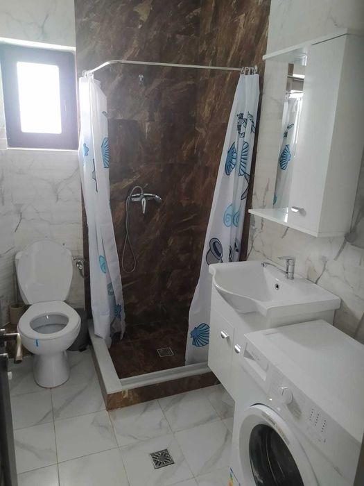 Ofer spre închiriere apartament cu trei camere Târgu Neamț