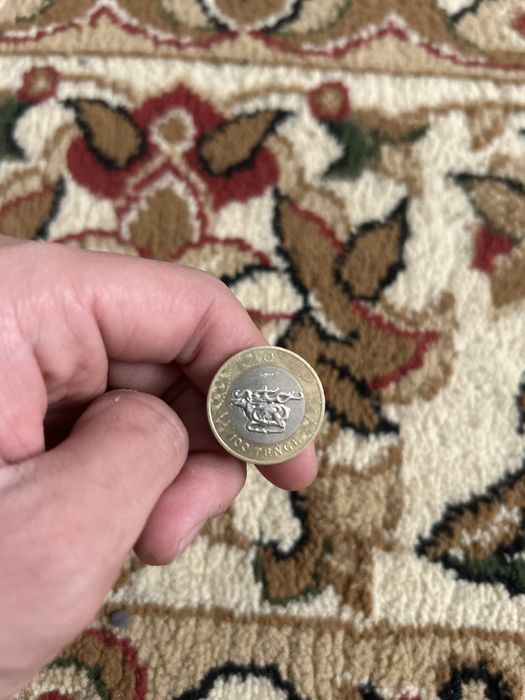 Монета номиналом 100 тенге