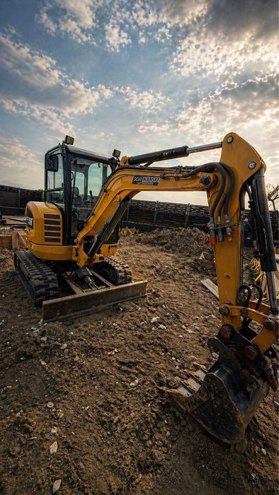 Închiriez mini excavator CAT 3  TONE