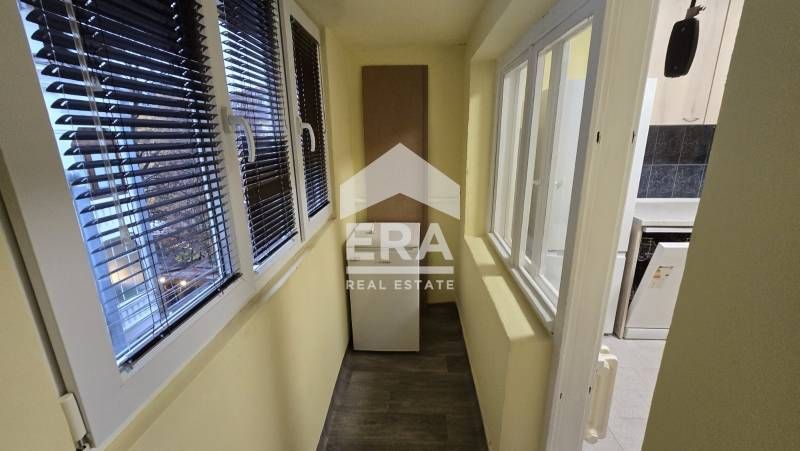 Дава се под наем Тристаен апартамент в София, Център - 82 кв.м за 887.4 € - Снимка #2