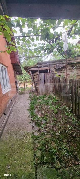 Casa cu doua corpuri