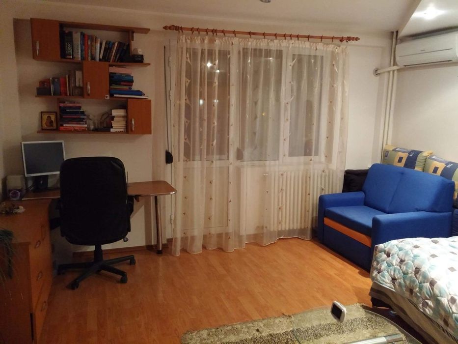 Vand Ap 1 camera, str Banu Maracine, cu chirias inclus  250 E - luna