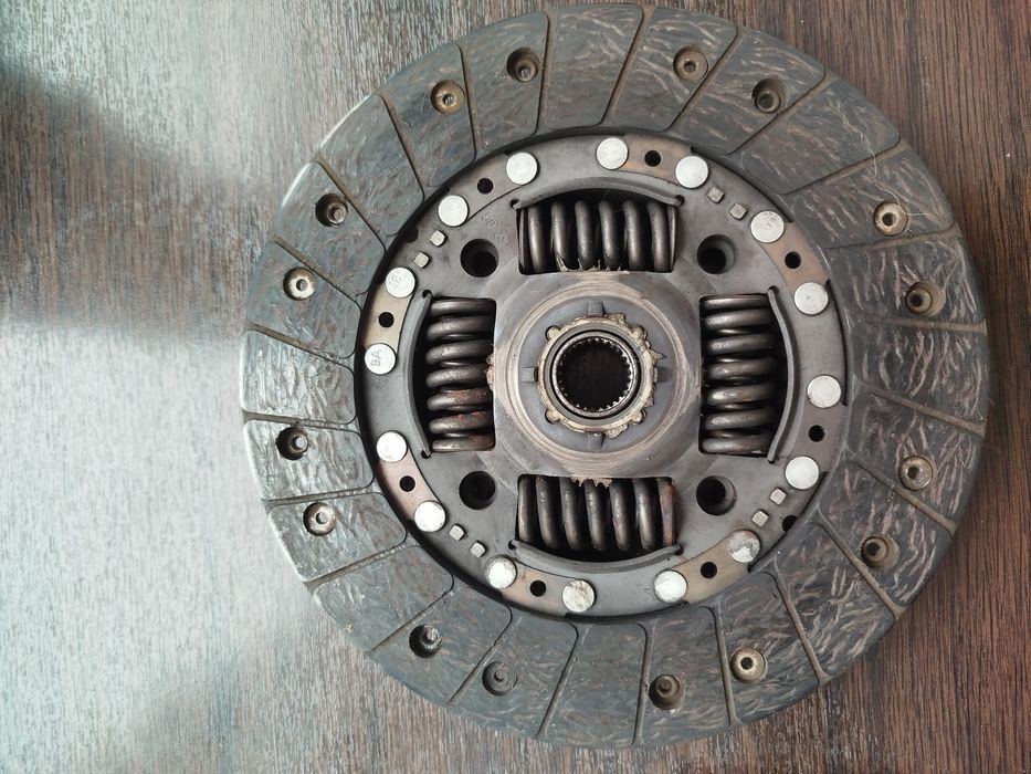 Продам диск сцепления на Пассат б3, двигатель 2е .